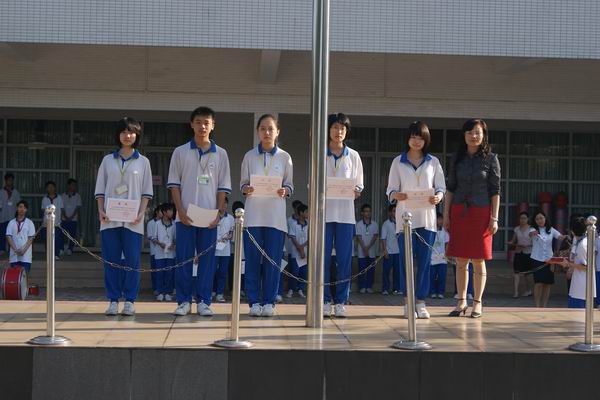 树立信心挑战自我成就人生梁开中学举行中考励志演讲会